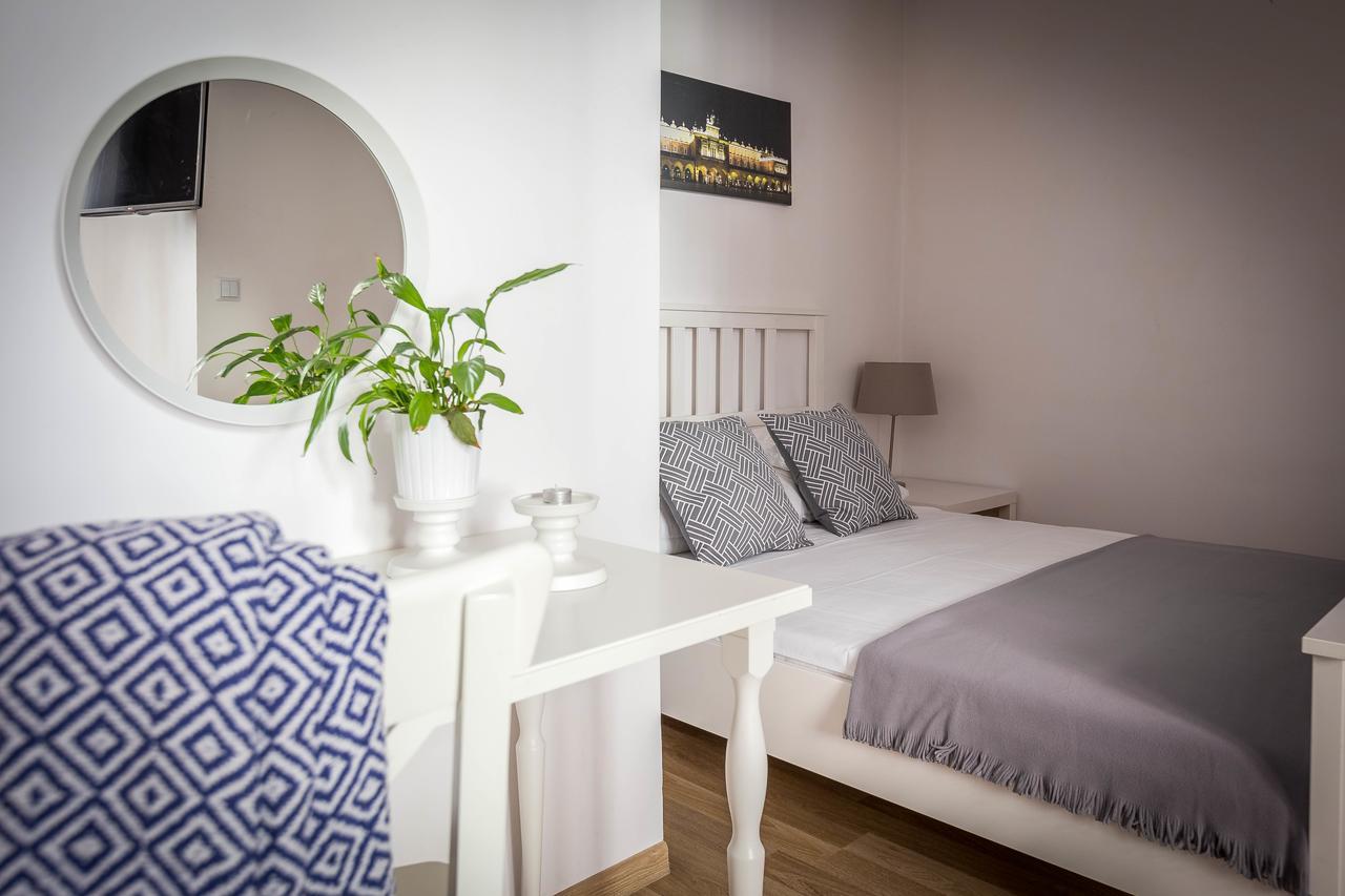 Fragola Budget Apartments & Rooms クラクフ エクステリア 写真